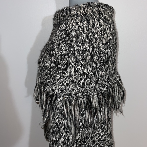 Mac & Jac Knitted Fringe Salt & Pepper Sweater - Picture 11 of 12